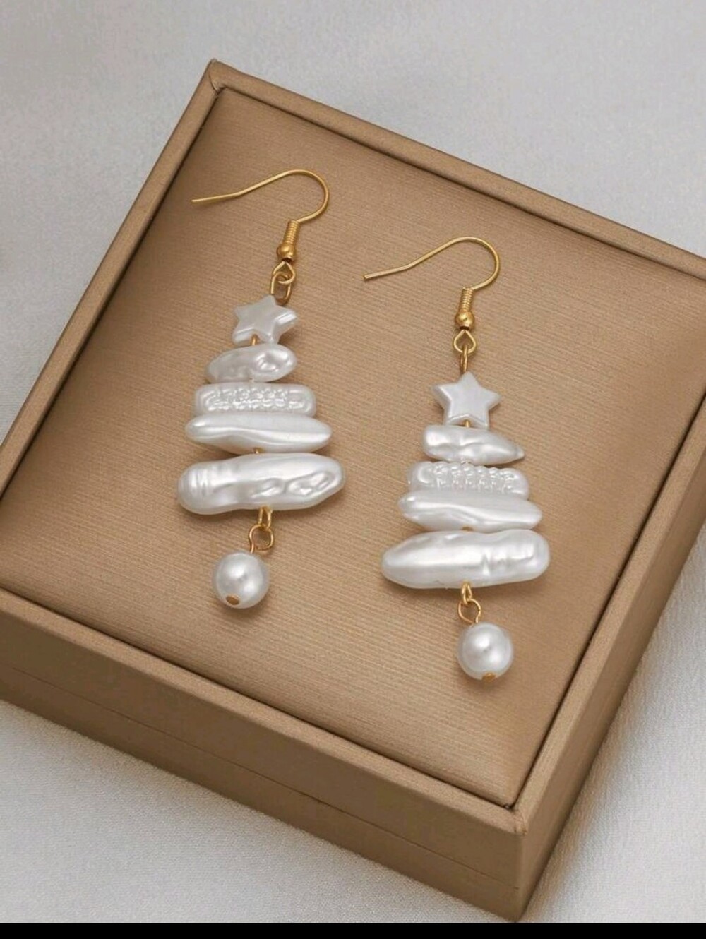 ✨3 FOR $28✨🆕️🌲SIMULATED PEARL CHRISTMAS TREE EARRINGS - GOLD-TONE🌲